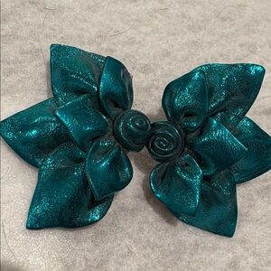 Beautiful Hand Made Green shimmery Floral Earrings VintageNew Pierced